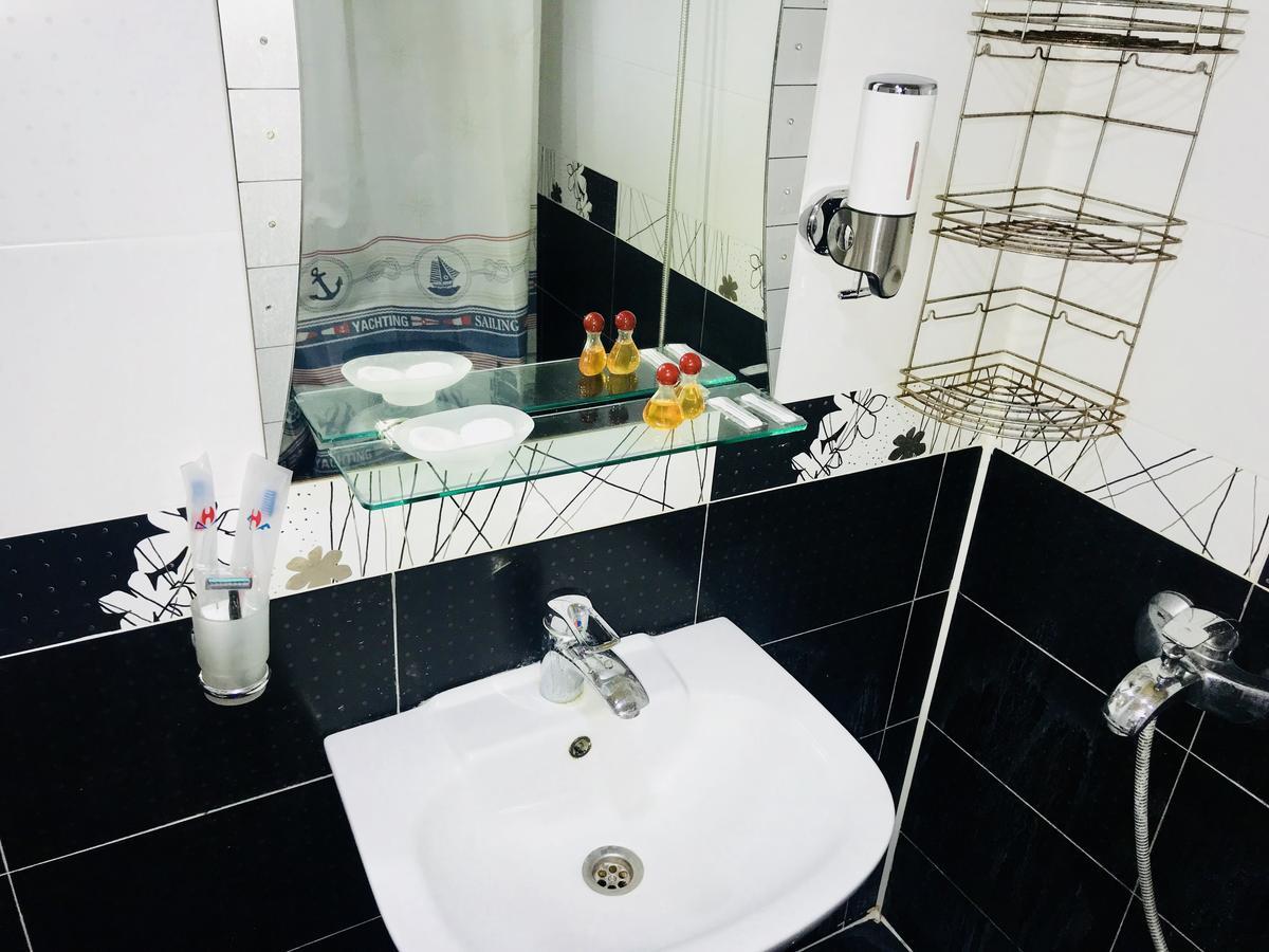 Check-In Hostel บากู ภายนอก รูปภาพ